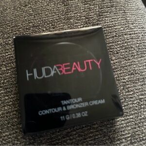 Huda Beauty Tantour Contour & Bronzer Cream - shade tan
